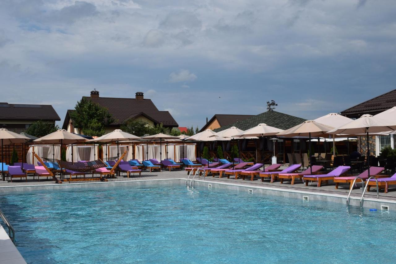 Relax Complex Hotel Boryspilʼ Exterior foto